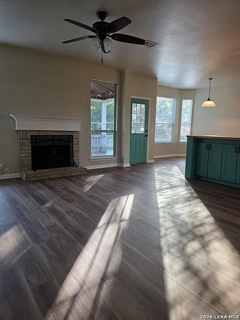 4 bed, 3.0 bath, 2268 sqft, $3,000 — Photo 4