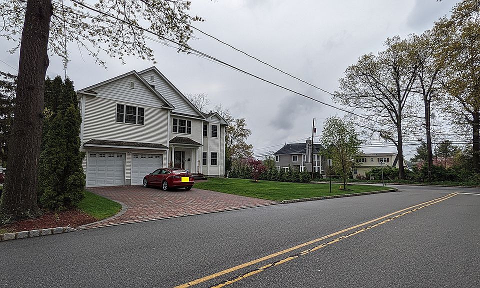 2nd image of 17 Halsey Rd