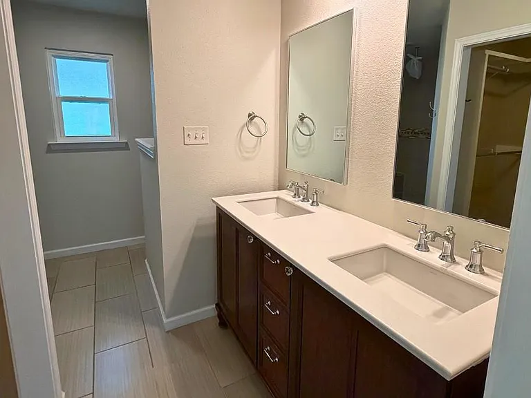 11207 Terrace Bluff Dr — Photo 23