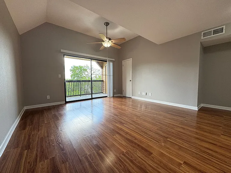 390 Lake Placid Ct #303 — Photo 7