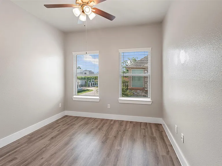 7703 Rainbow Close Ln — Photo 16