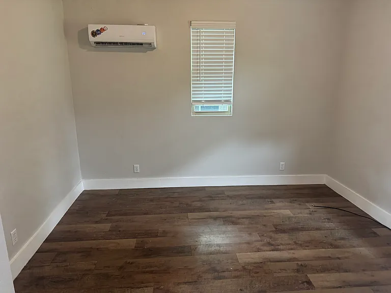 225 W Heron St — Photo 6
