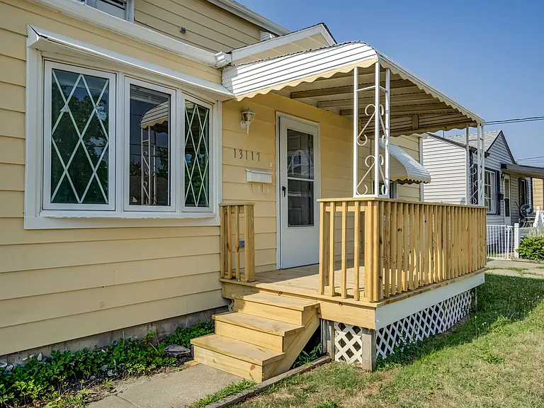 13117 Wilton Ave — Photo 2