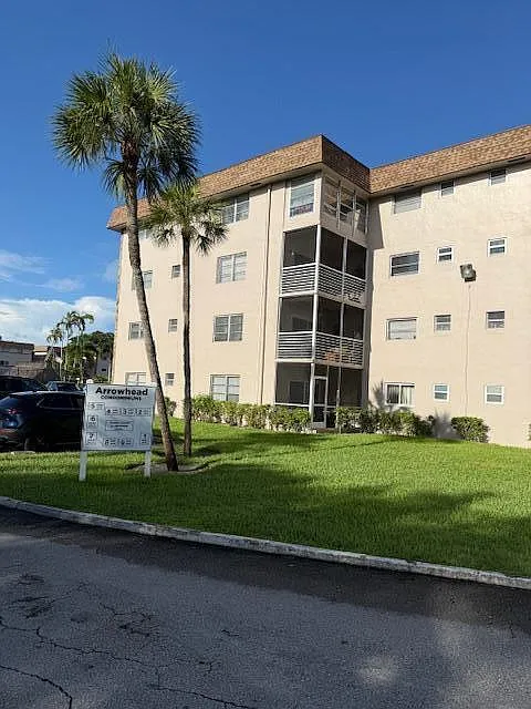 2 bed, 2.0 bath, 1021 sqft, $2,300 — Photo 2