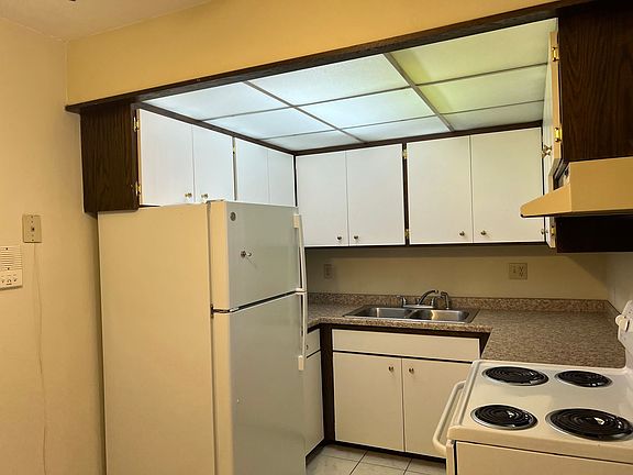 2nd image of 616 10th Ave N #1