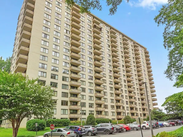 5225 Pooks Hill Rd #106, Bethesda, MD 20814