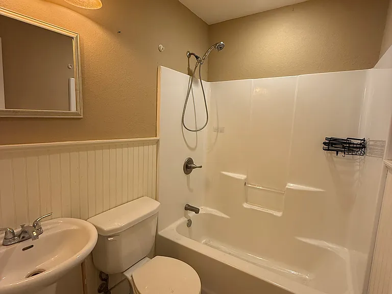 1403 Louise St NE — Photo 6