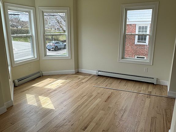 5th image of 13 Parkway Ave