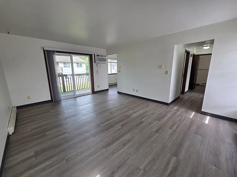 1057 W Cecil St #4 — Photo 5