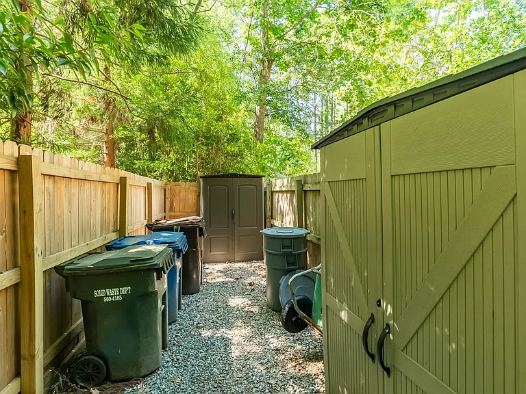 211 Celeste Cir — Photo 33