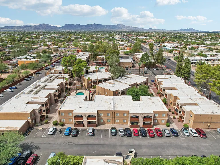 College Town Tucson- Near The U of A — Photo 40