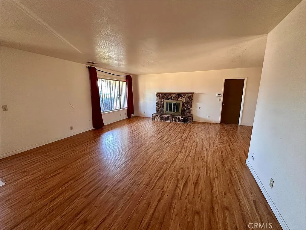 3 bed, 1430 sqft, $2,200 — Photo 3