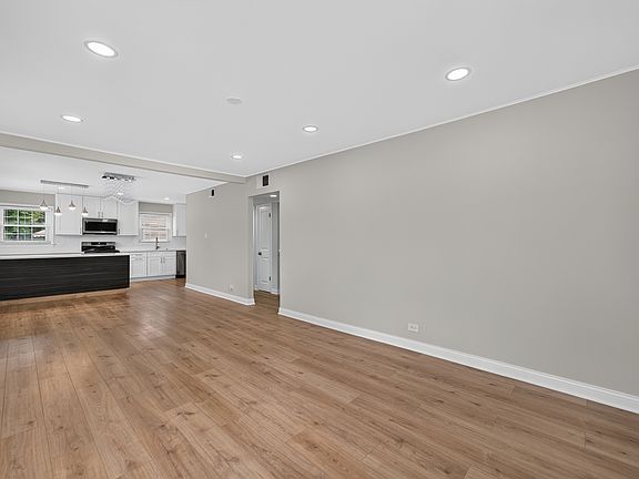 5th image of 639 N Edgewood Ave