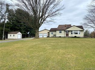 2942 Genesee Rd, Lawtons, NY 14091