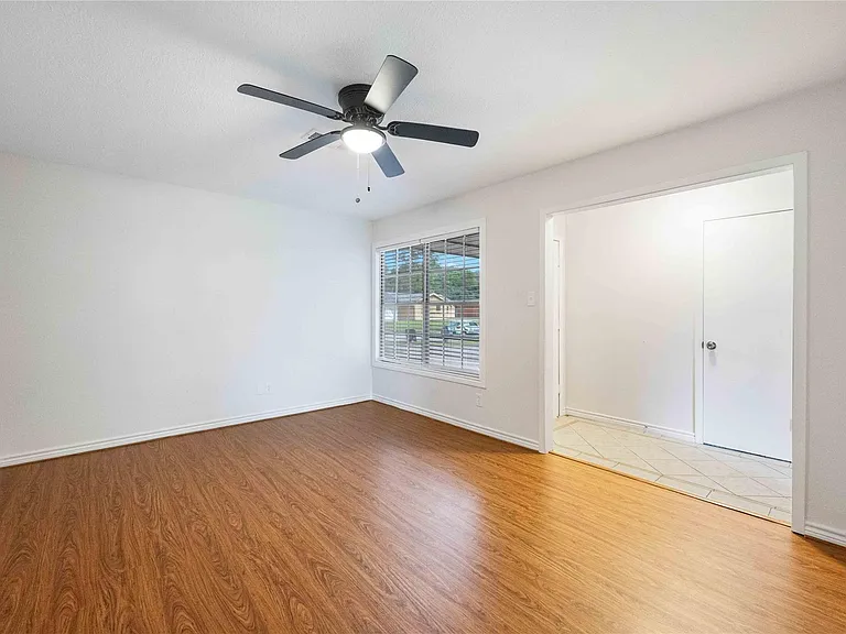 814 Alyse St — Photo 24
