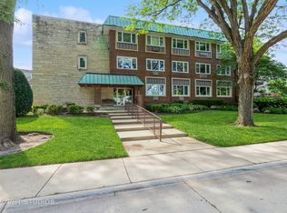 2812 E Bel Aire Dr APT 201, Arlington Heights, IL 60004
