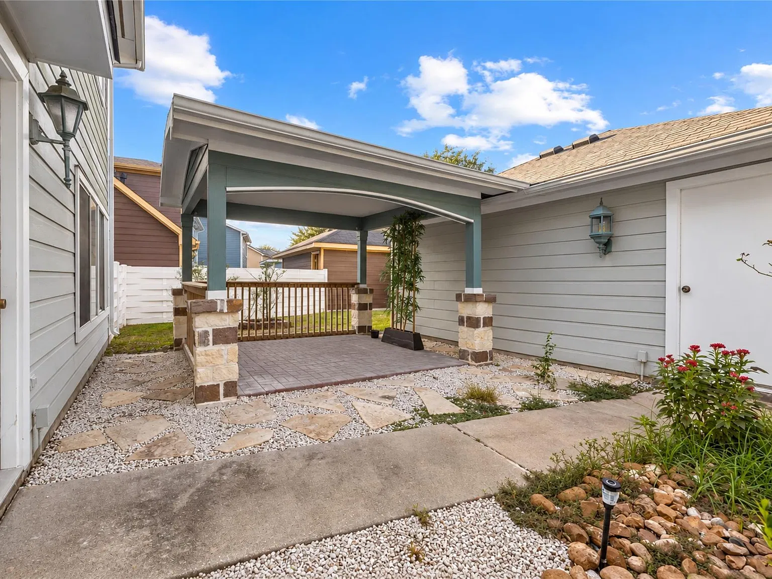 3 bed, 2.5 bath, 1348 sqft, $1,800 — Photo 4