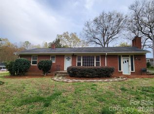 217 Saint John St, Dallas, NC 28034