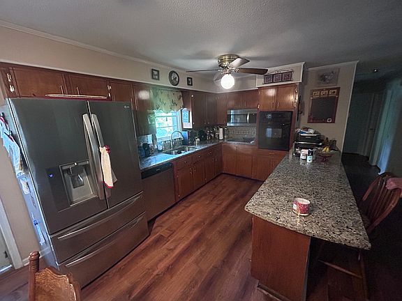 Renovated kitchen. Granite countertops. Big kitchen island
138 Detter Rd, Canon GA 30520