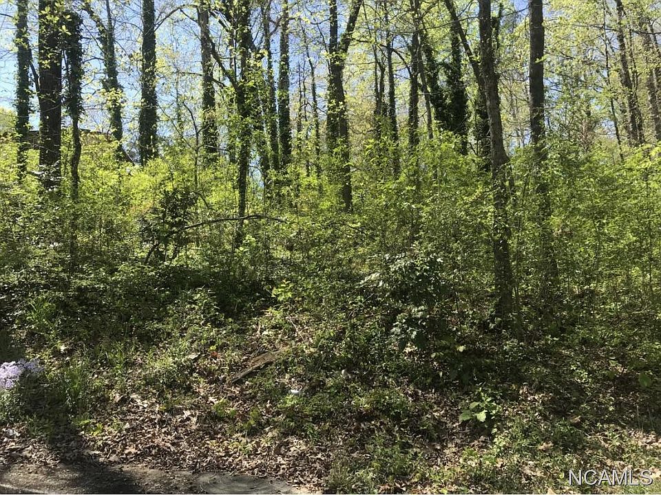 2nd image of 741 Scenic Dr NE