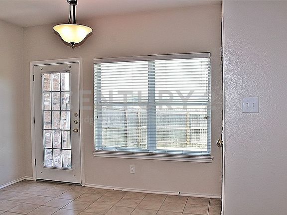 5th image of 325 Pemberton Dr