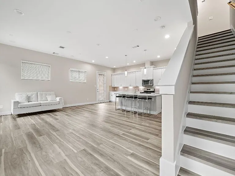 7522 Sandle St — Photo 3