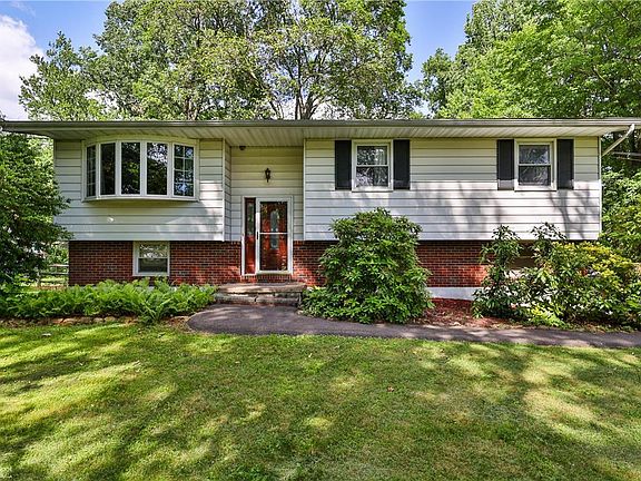 3rd image of 194 Beechwood Ln