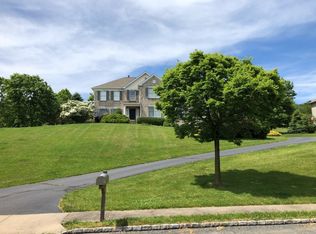 29 Old Schoolhouse Rd, Asbury, NJ 08802