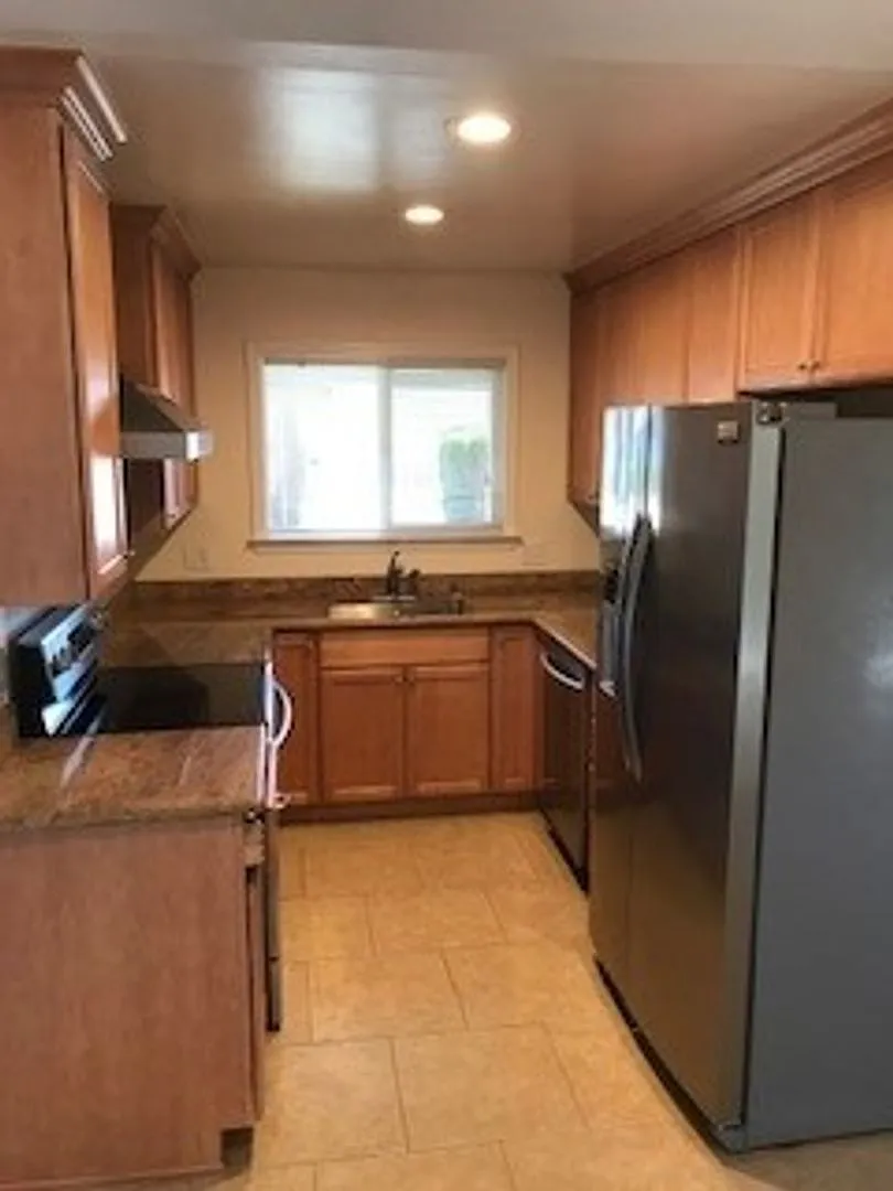 Spacious Cambrian 3 bed 2 bath home available now — Photo 4