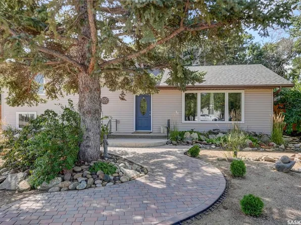520 3rd AVENUE E, Assiniboia, SK S0H 0B0