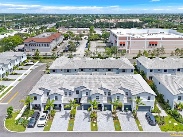 105 SW 184th Ave, Pembroke Pines, FL 33029