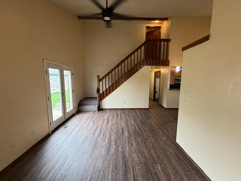 2124 Lonnie Ln — Photo 4