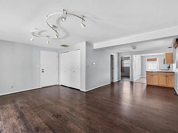 5th image of 4430 Jarboe St APT 2
