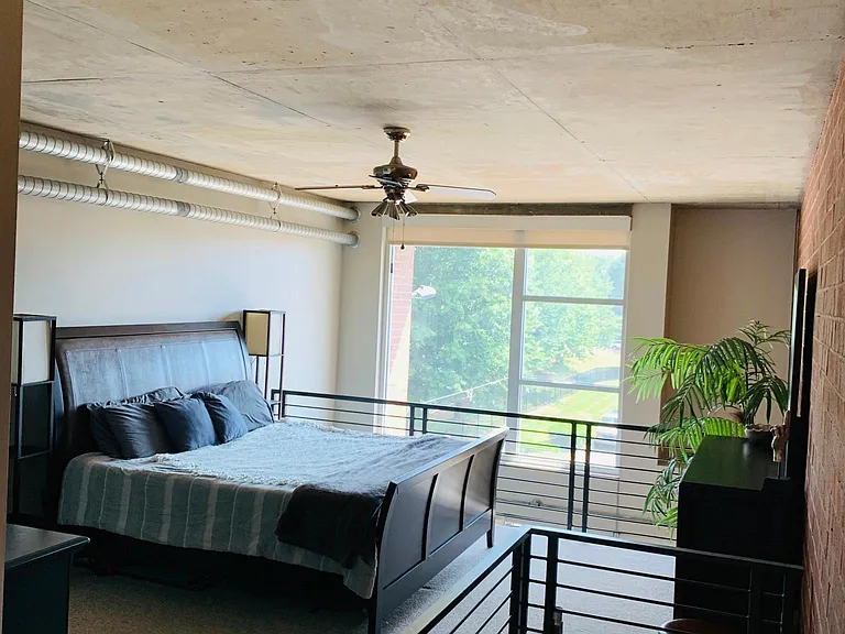 710 W Trade St #305 — Photo 17