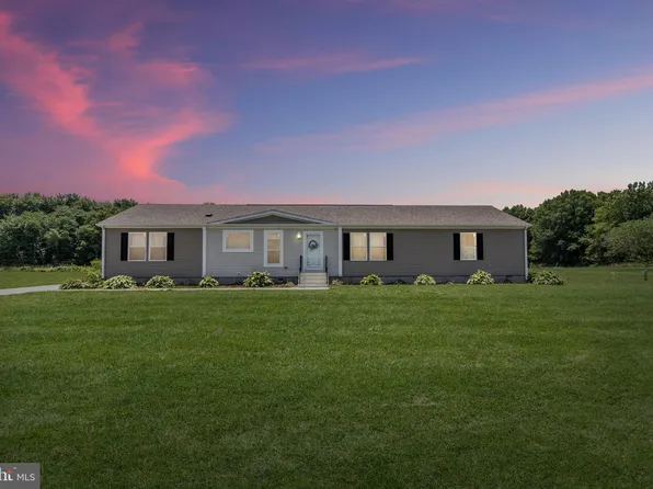 8329 Bayside Dr, Dover, DE 19901