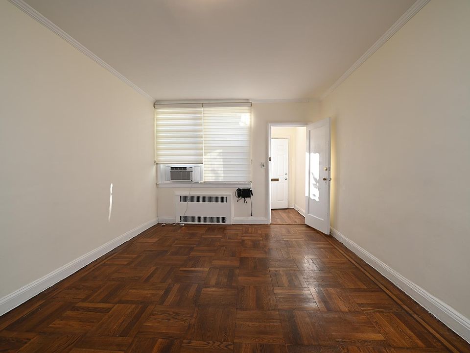 1st image of 2553 Hubbard St #1