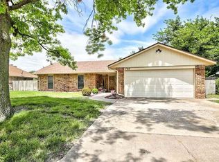 708 Canary Ln, Enid, OK 73703