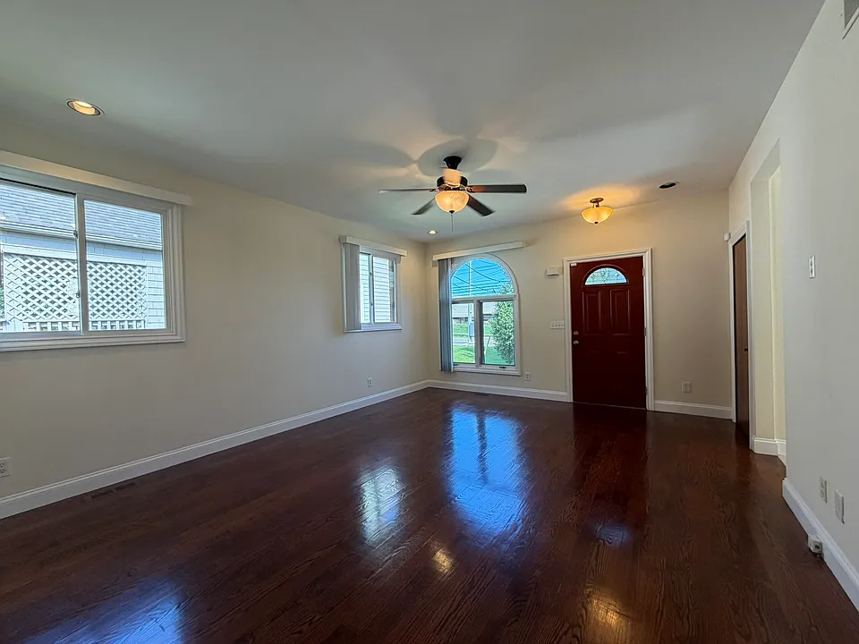 3055 W Auburn Rd