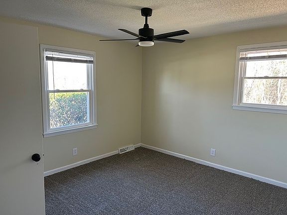 3rd image of 2037 Montclair Dr