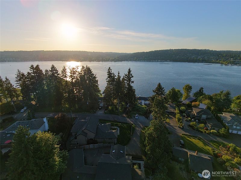 2nd image of 16066 Inglewood Road NE
