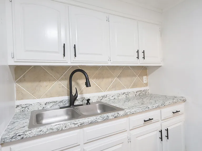 525 N McKinley Ave #1/2 — Photo 8