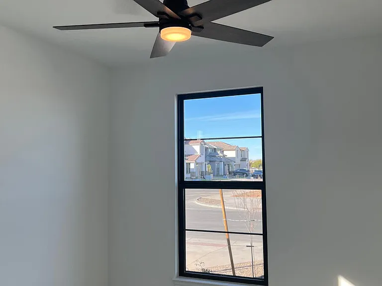 1063 E Zion Way — Photo 18