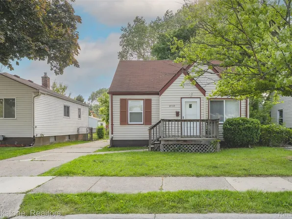 23123 Lambrecht Ave, Eastpointe, MI 48021