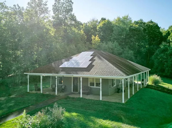 800 High Pines Ln, Port Matilda, PA 16870