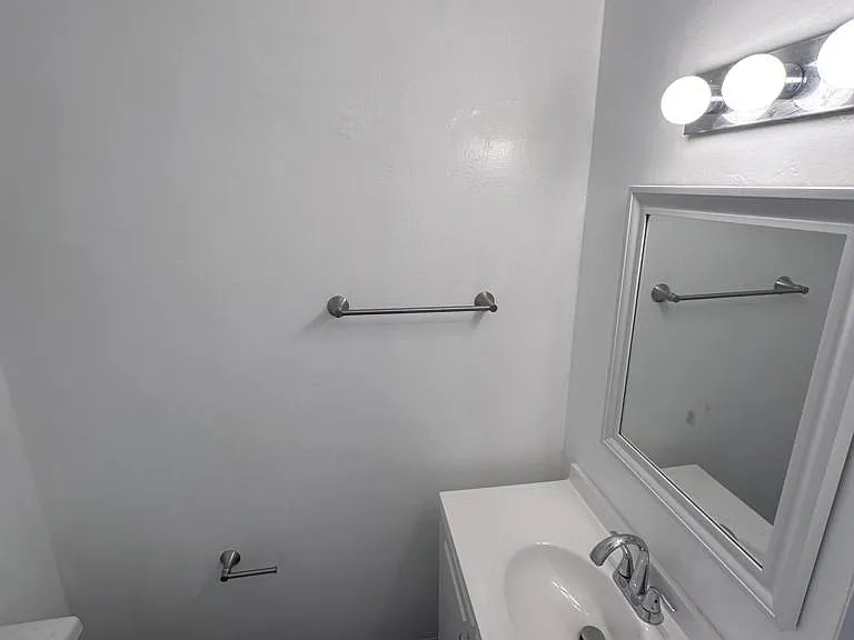 615 E Orange Grove Ave #E — Photo 6
