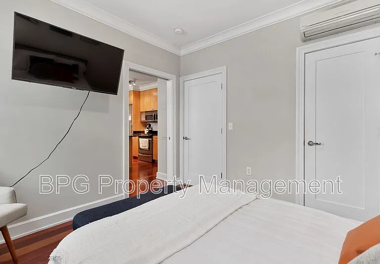 1121 24th St NW #204 — Photo 13