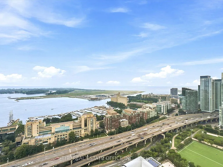 15 Fort York Blvd #4212 — Photo 24