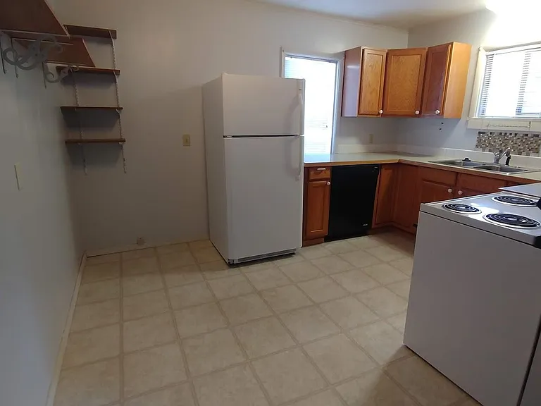 203 E Front St #B — Photo 6