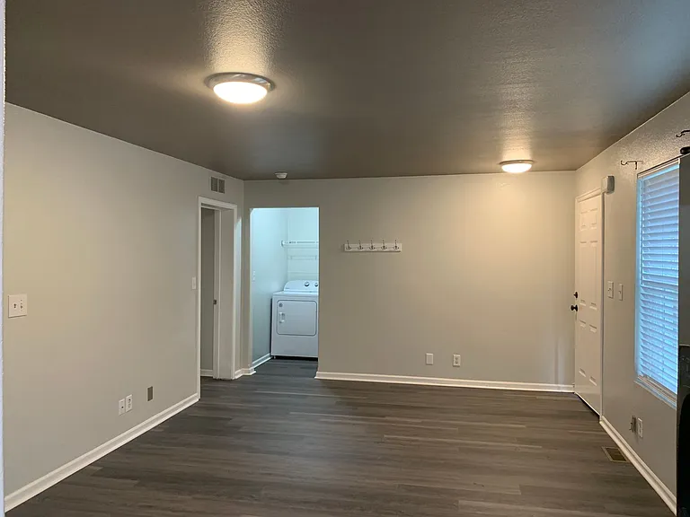 771 Hilltop Dr — Photo 5