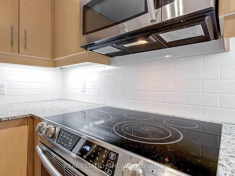300 Bloor St E #611 — Photo 15